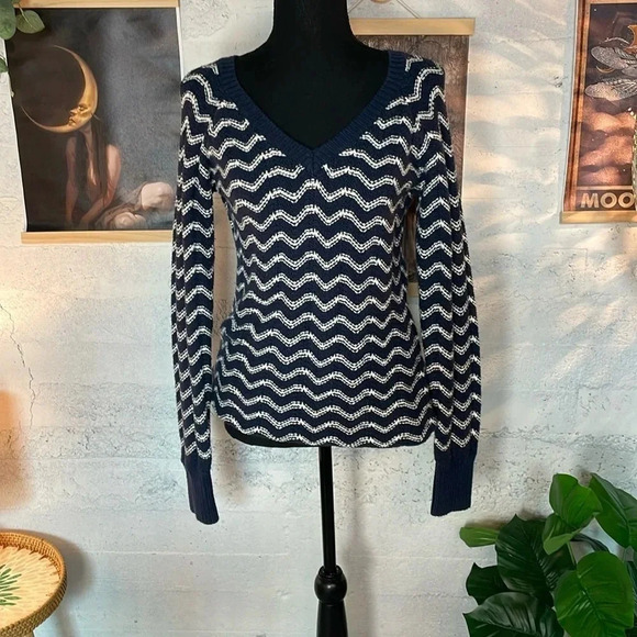Roxy blue and white v-veck chevron sweater size large - Picture 1 of 8